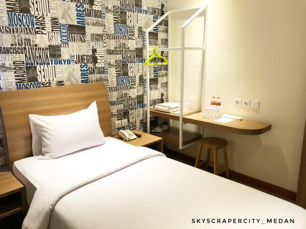 Kama Hotel Медан Экстерьер фото